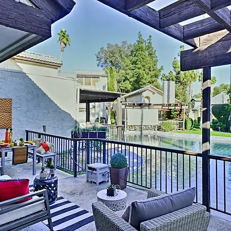 Palm Springs Townhome With Pool And Golf Access!